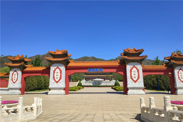北京周边墓地灵山宝塔陵园树葬多少钱