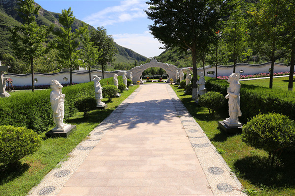 涿州卧龙公墓墓地多少钱？与河北涿州万佛园公墓比哪个价格便宜？