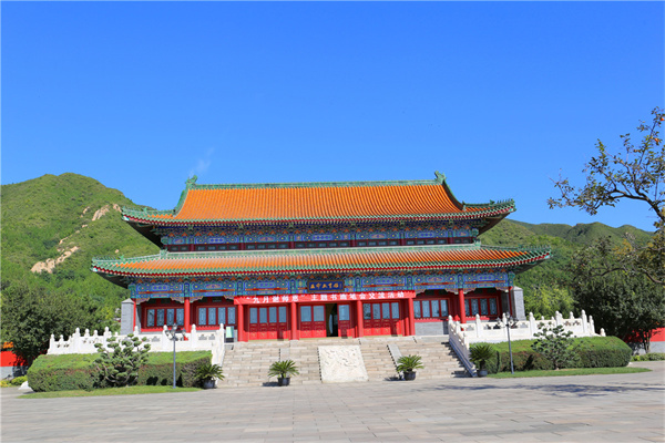 北京市正规合法经营墓地有哪些？距离北京市区最近的墓地是哪家？