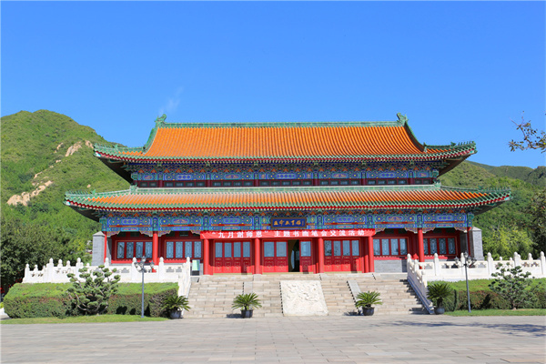 北京万佛华侨陵园谁埋在哪里？