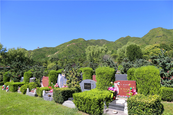 河北省三河市的灵山宝塔陵园地址在哪里？有陵园的最新价格表吗？