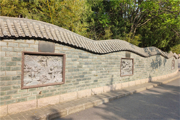 昌平区九里山公墓二区班车几点从市里出发？