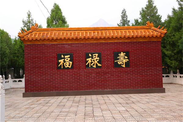 天寿陵园京华园树葬价格多少？有去看墓的班车电话吗？