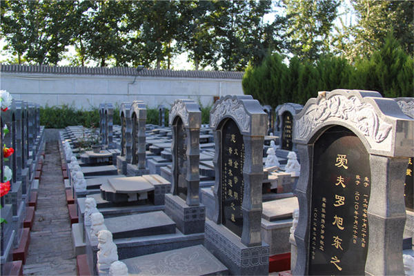 北京墓地价格与碑型的方位有关吗？坐北朝南的碑型更贵吗