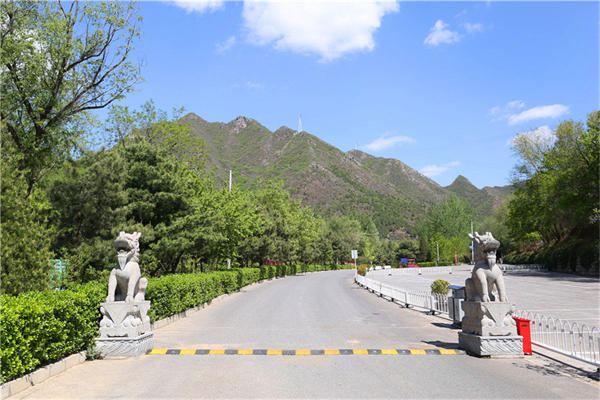八达岭人民公墓营业时间是几点？下午可以去墓地看墓吗？