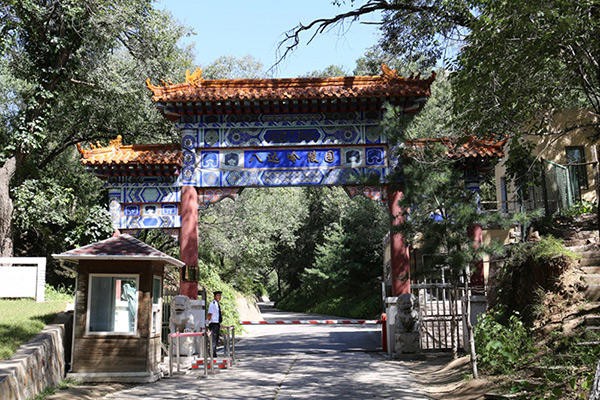 世界公园那边哪有墓地？