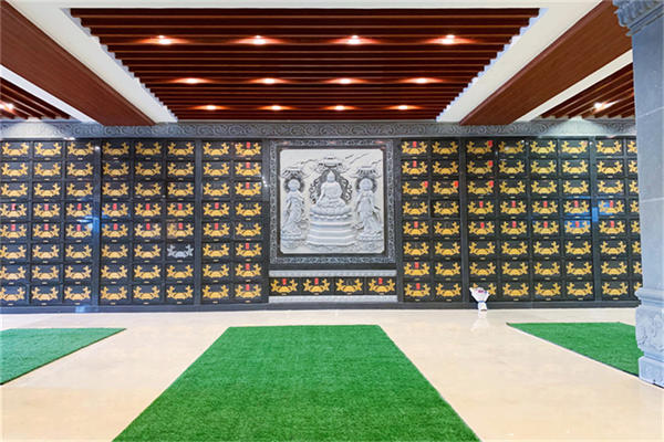 佛驿宫具体地址在哪里？去佛驿宫买墓地的班车有吗？