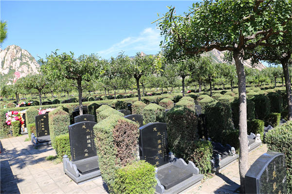 京郊周边墓地京南卧龙公墓是合法墓地吗？