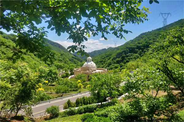 北京万佛华侨陵园墓地管理费高吗？一般是怎么收费？