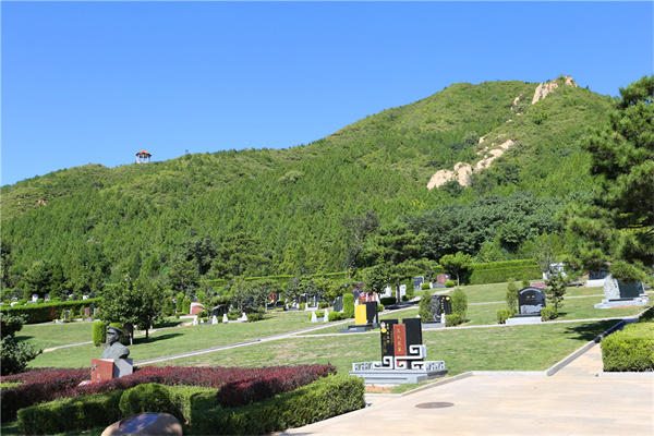 玉佛寺现在有位置吗？玉佛寺墓地什么价位？玉佛寺预约电话多少？