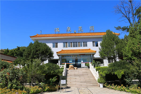 在凤凰山陵园，可以看见长城吗？凤凰山陵园环境如何？