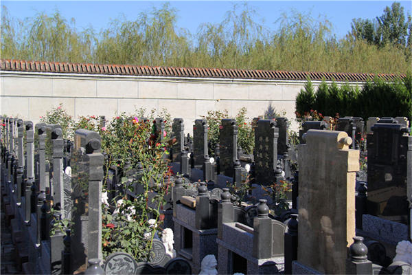 天堂公墓碑型价格一览、具体路线、环境