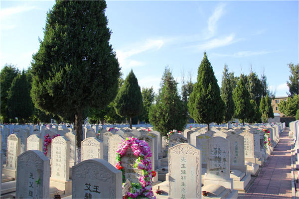 在北京买块墓地要准备多少钱？北京目前墓地价格都是多少？