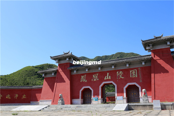 众人在八宝山殡仪馆送别“高铁院士”王梦恕