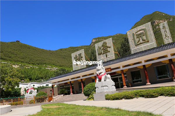 老艺术家朱旭告别仪式在八宝山进行