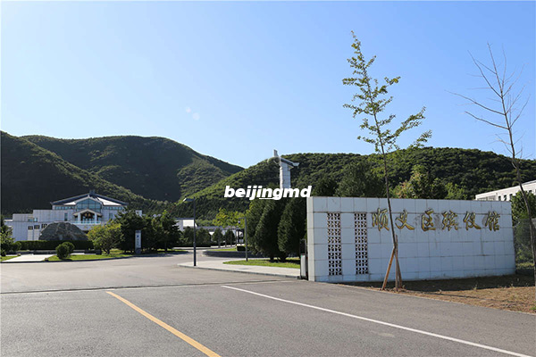 提倡丧事坚持实行火葬,改革土葬,节约殡葬用地