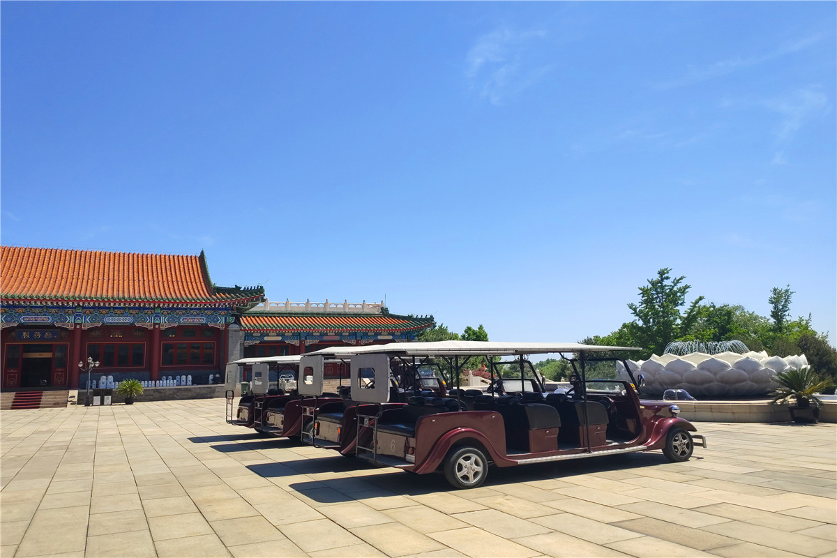 长城华人怀思堂的墓地-2