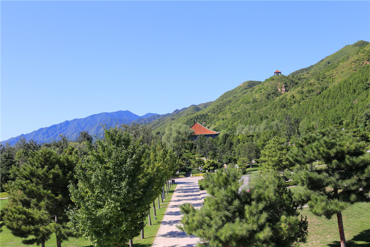 九公山长城纪念林有几个墓地-1